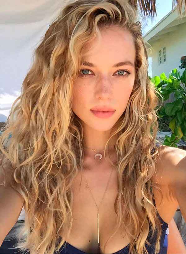 Long Curly Blonde Hairstyles