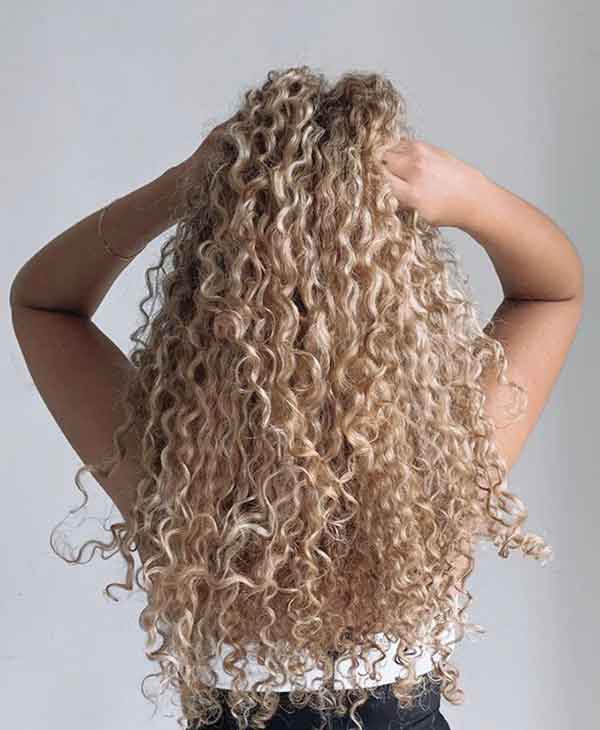 Long Curly Blonde Hairstyles